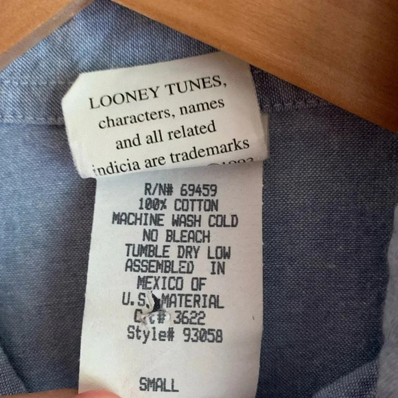 VTG Looney Tunes Women’s Button Up Denim Shirt size Small Bugs Bunny Embroidered - Picture 12 of 16